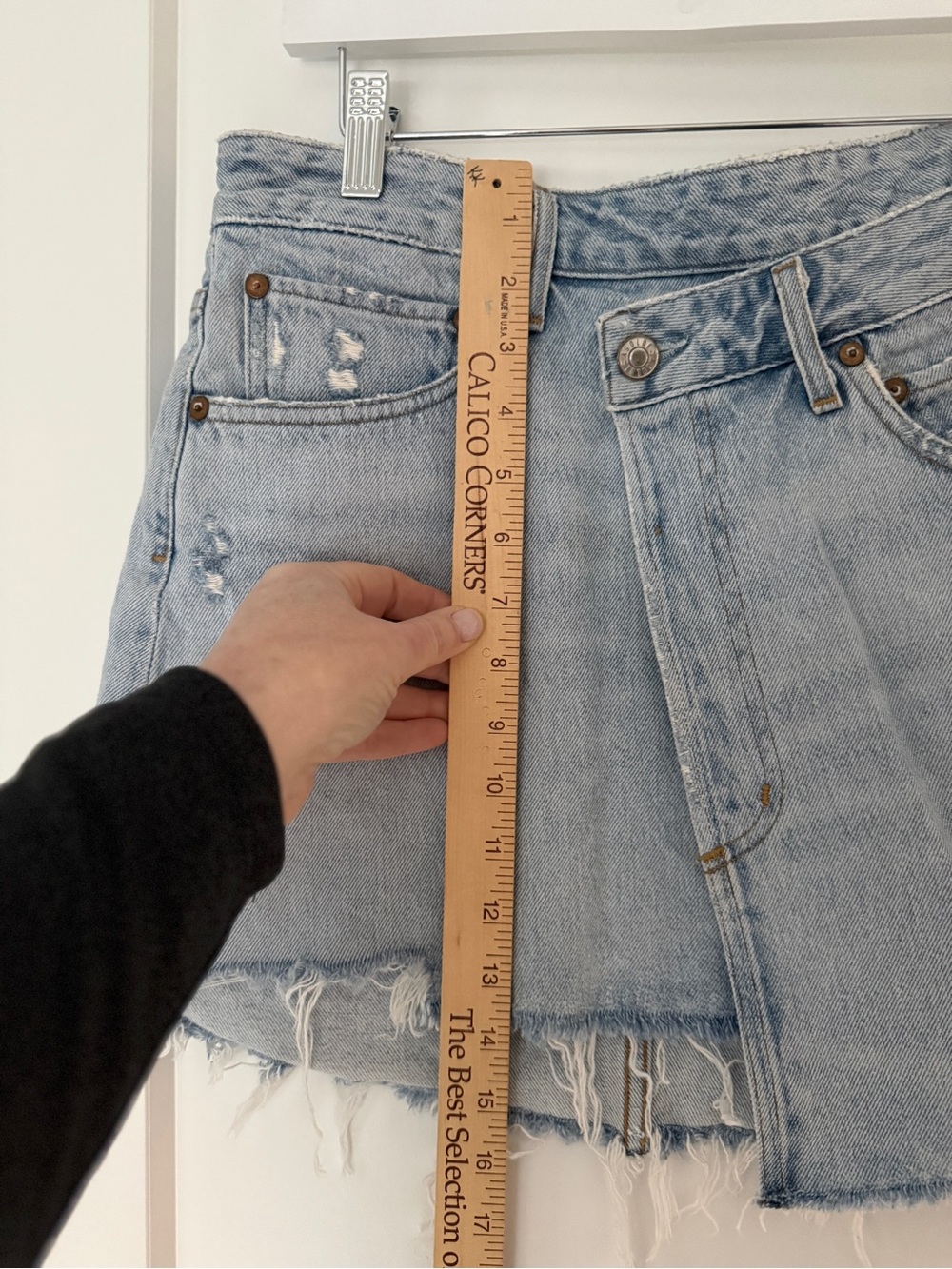 AGOLDE Criss Cross Asymmetrical Denim Mini Skirt Light Wash Distressed Size 28 - Picture 11 of 11